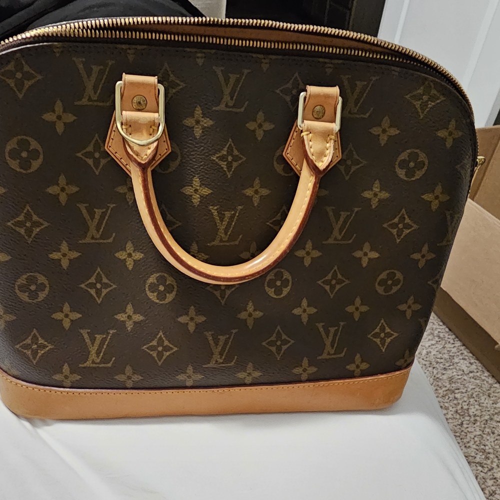 Louis Vuitton Monogram Vintage ALMA